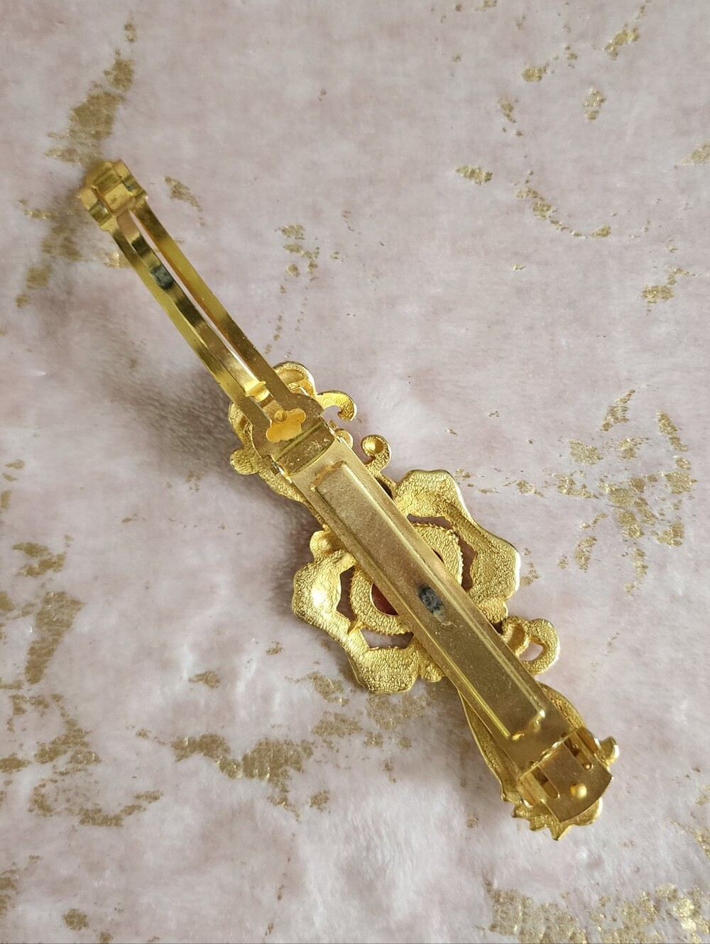 HAIR CLIP | Cameo Goldtone Hair Clip - Picture 13 of 17